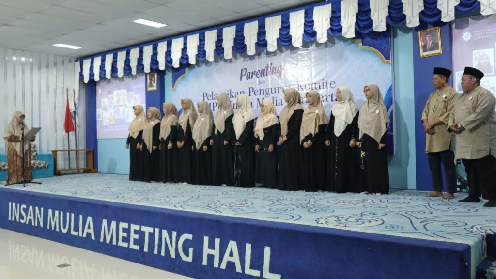 Parenting dan Pelantikan Pengurus Komite SMPIT Insan Mulia Surakarta: Menguatkan Sinergi Sekolah dan Orang Tua